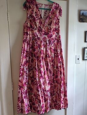 Floral Pink Midi Dress with V-Neck